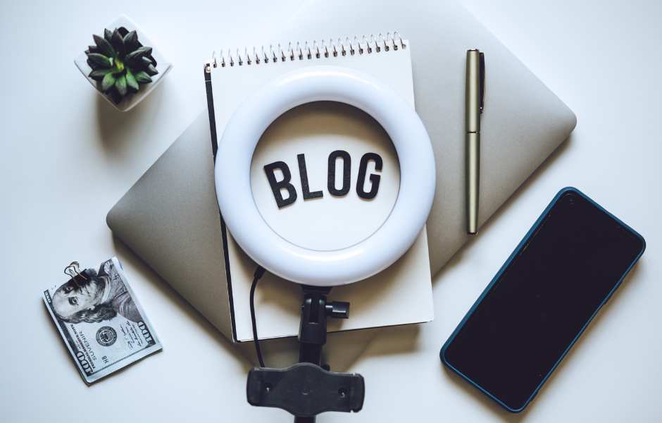 how bloggers earn money